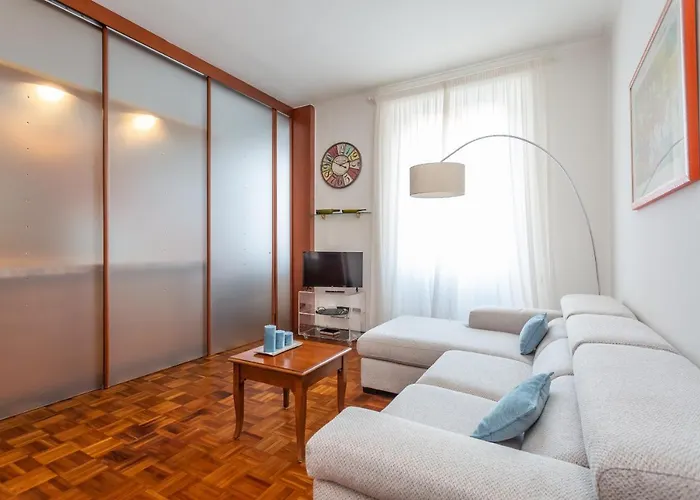 Modern 2bdr Vibrant Prati Neighborhood Apartamento *
