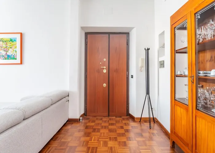 Modern 2bdr Vibrant Prati Neighborhood Apartamento