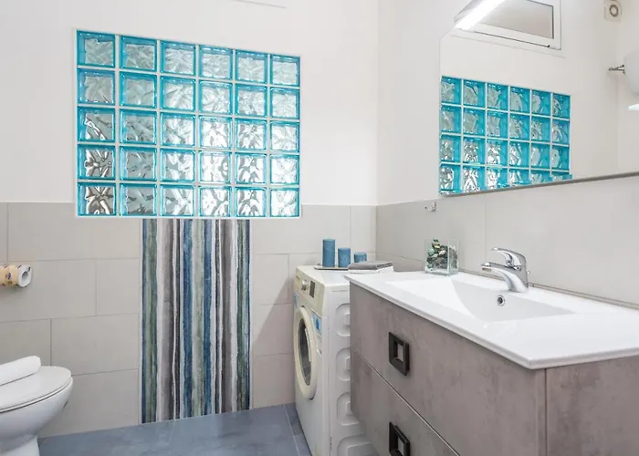 Modern 2bdr Vibrant Prati Neighborhood