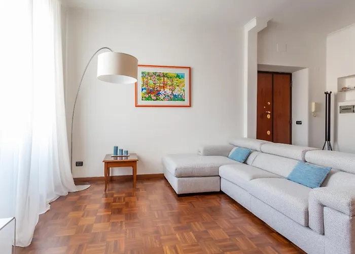 Modern 2bdr Vibrant Prati Neighborhood Apartamento Roma
