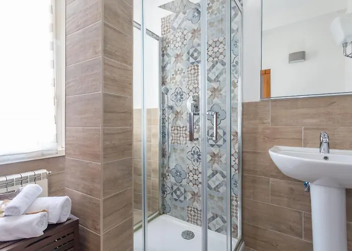 Modern 2bdr Vibrant Prati Neighborhood * Roma