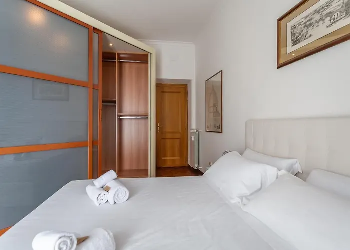 Modern 2bdr Vibrant Prati Neighborhood Apartamento